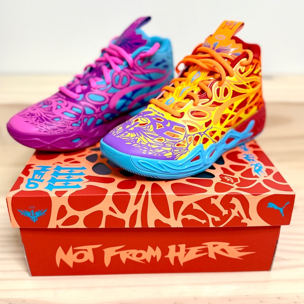 PUMA Lamelo Ball MB4 Iridescent shoes
Boys' Grade School mismatched